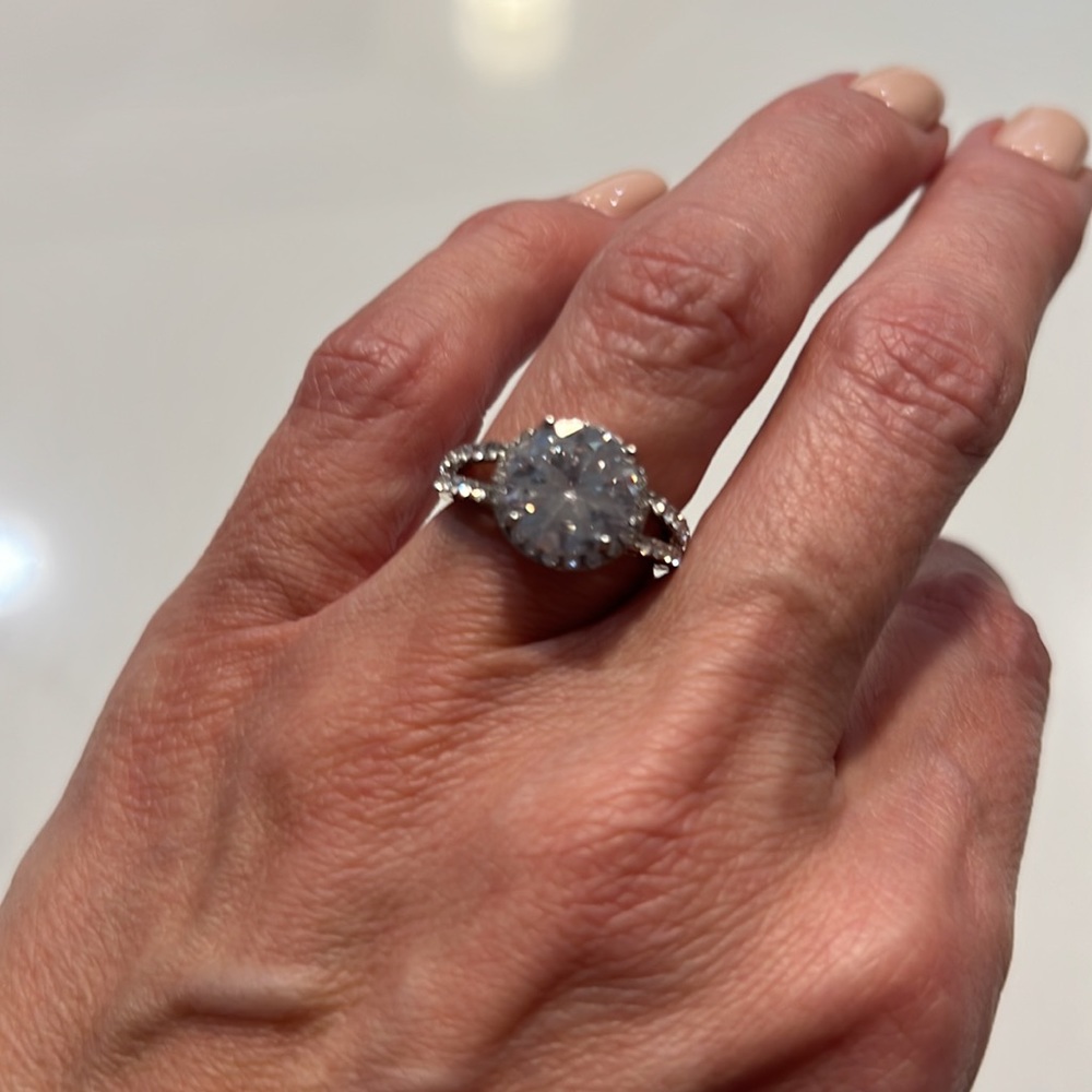 Gorgeous Fashion Ring - Size 7 - Picture 3 of 3